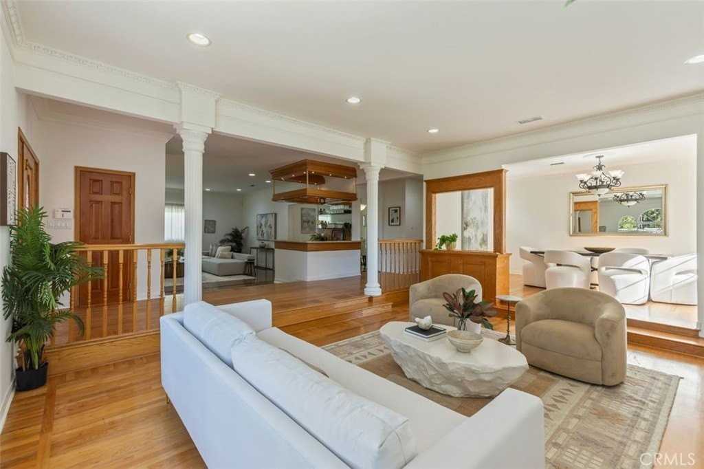 4926 Crown Ave - Photo 6 of 28