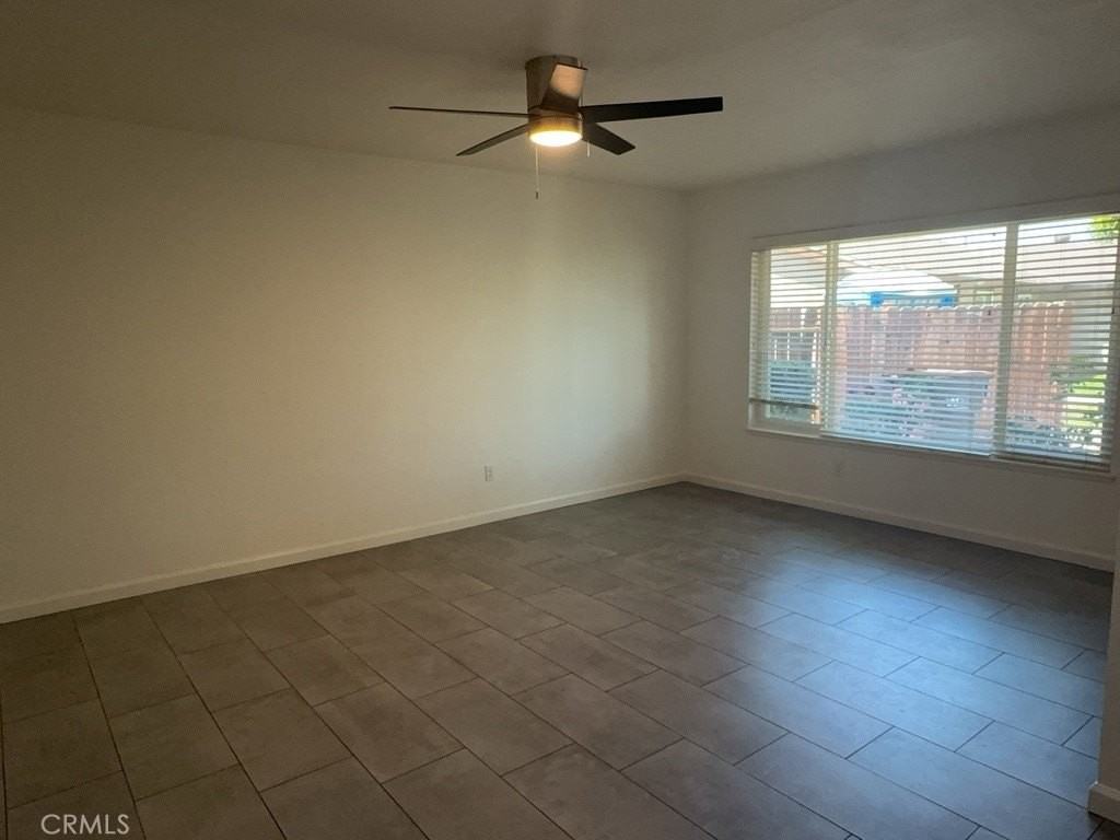 24245 Powell Pl - Photo 6 of 23