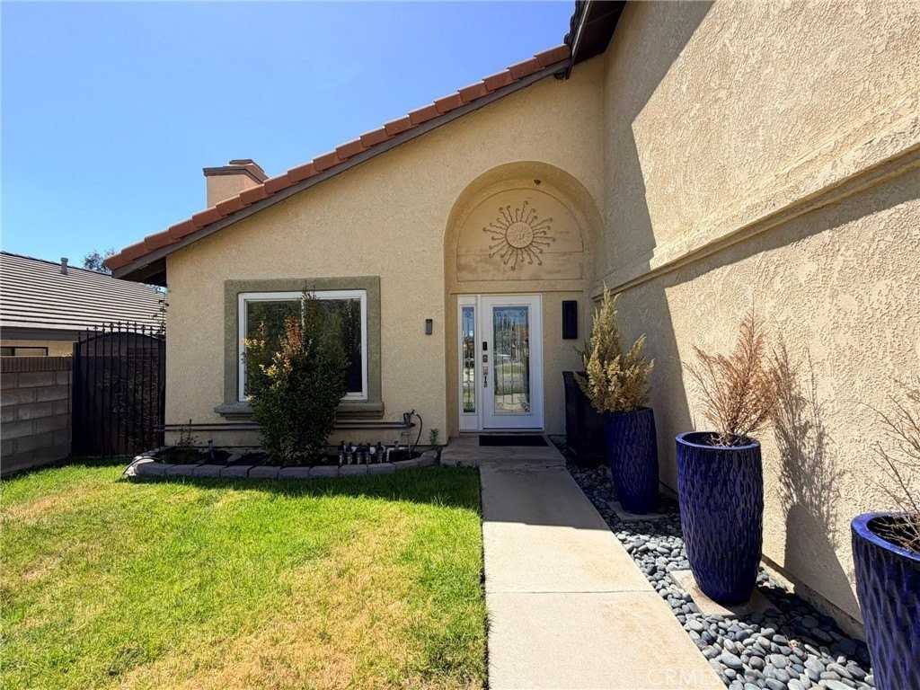 2257 Poppy Ave - Photo 2 of 19