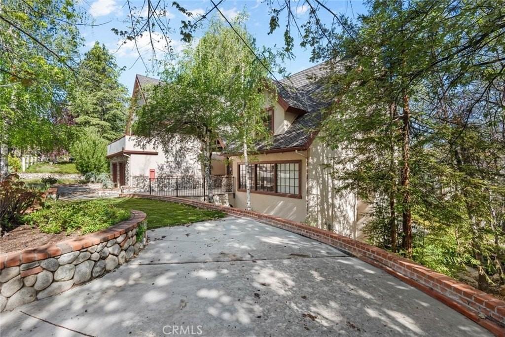 887 Talisman Ln - Photo 2 of 29