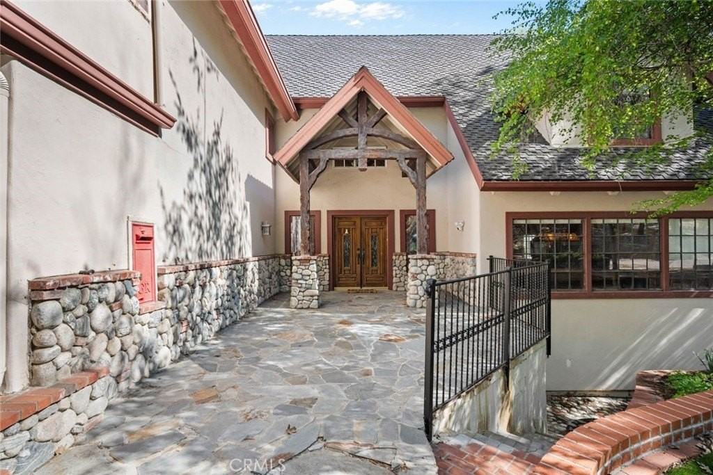 887 Talisman Ln - Photo 3 of 29