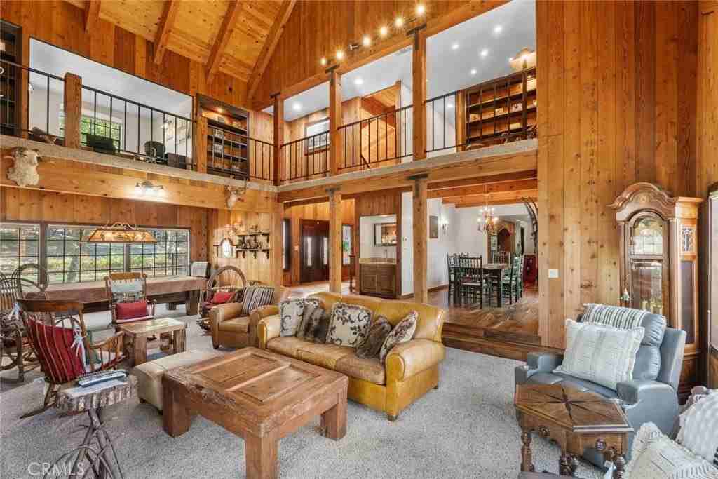 887 Talisman Ln - Photo 5 of 29