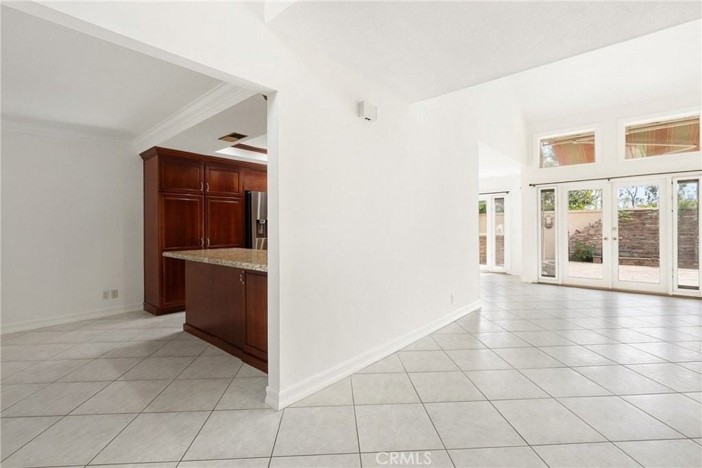 24802 Oak Creek Ln - Photo 4 of 30