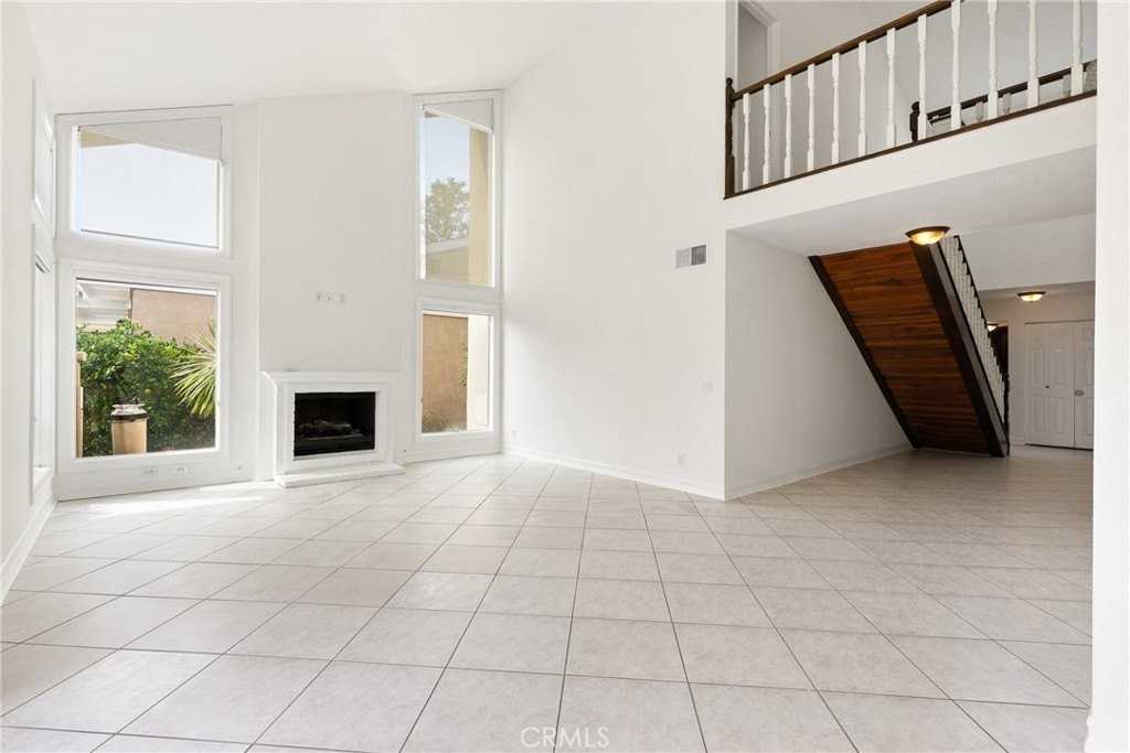 24802 Oak Creek Ln - Photo 5 of 30