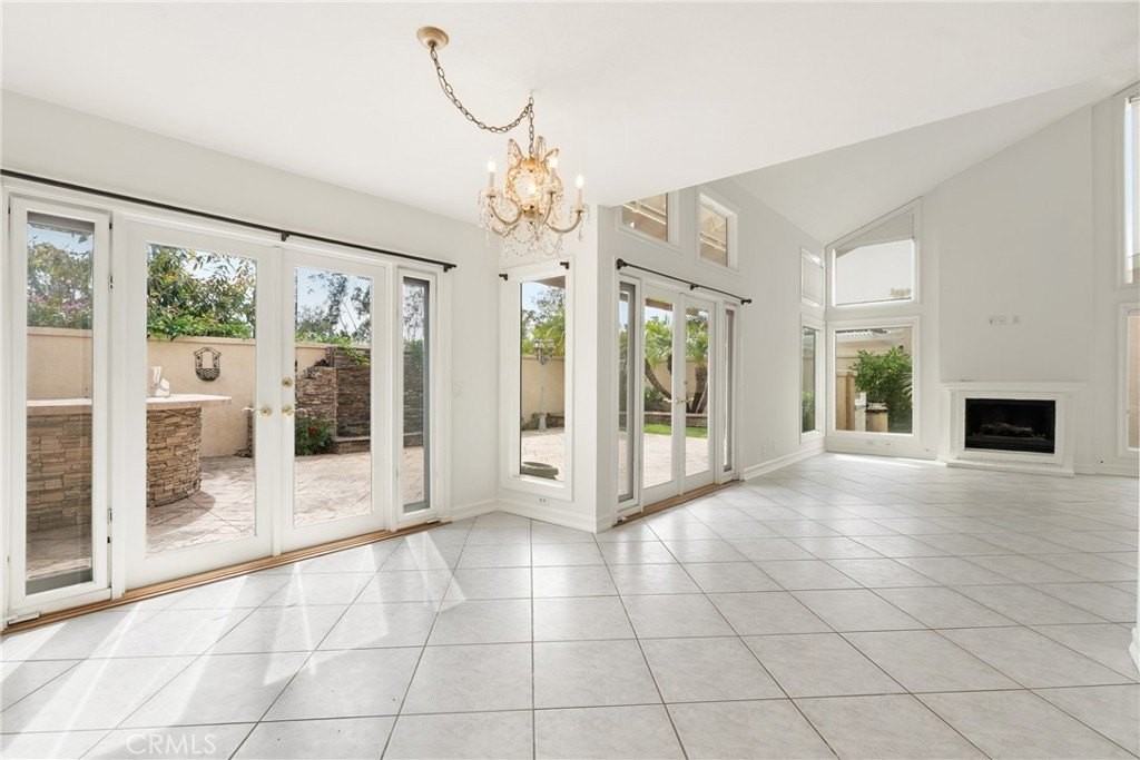 24802 Oak Creek Ln - Photo 6 of 30