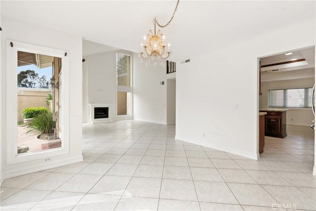 24802 Oak Creek Ln - Photo 7 of 30