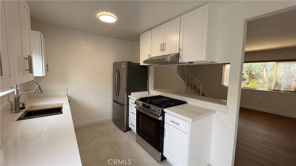 313 Avenida Santa Barbara #B - Photo 4 of 26