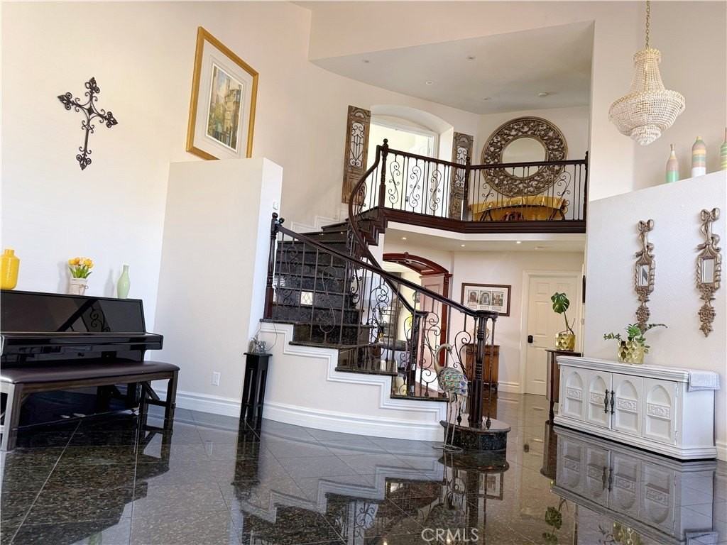 21006 Cantebury Ln - Photo 2 of 18