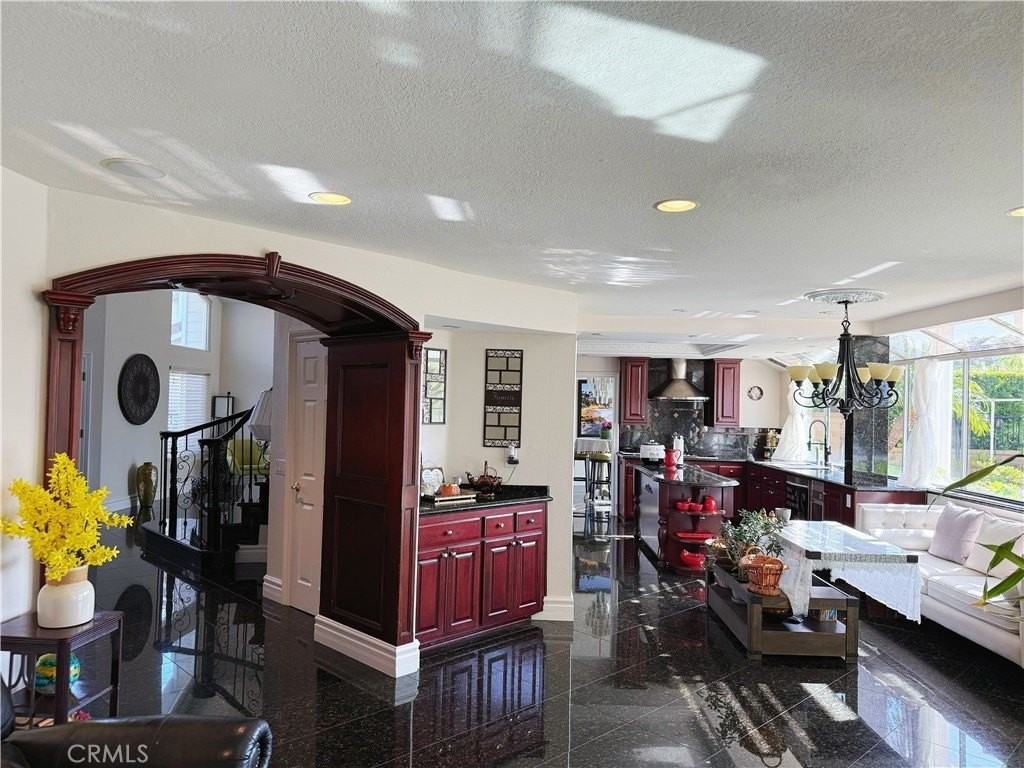 21006 Cantebury Ln - Photo 5 of 18