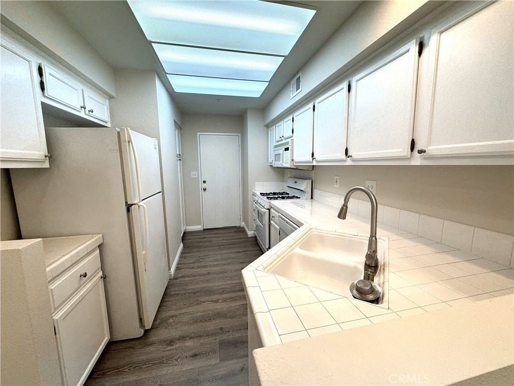 88 Mission Ct - Photo 5 of 11