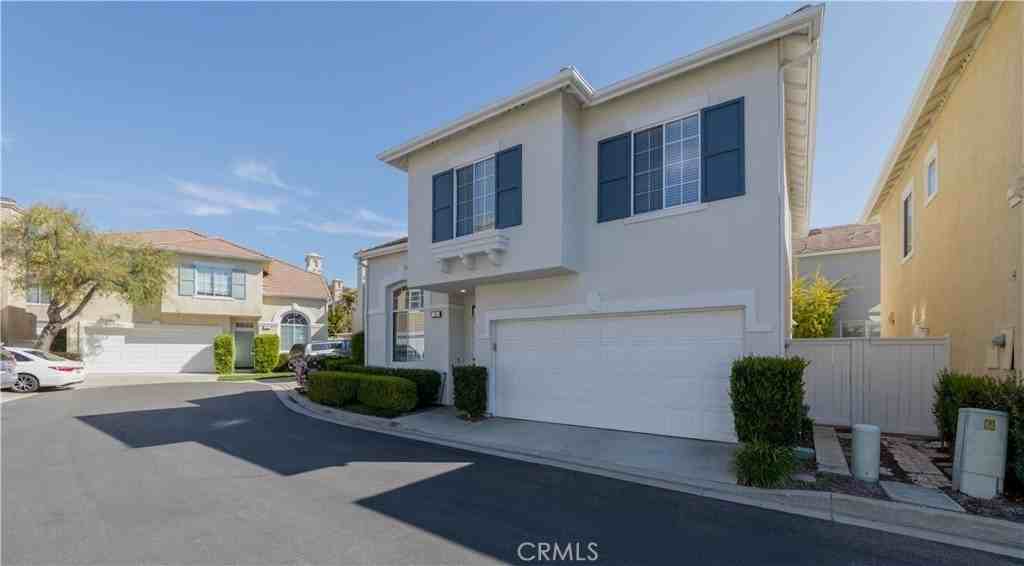 54 Melrose Dr - Photo 2 of 17