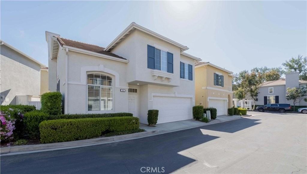 54 Melrose Dr - Photo 3 of 17