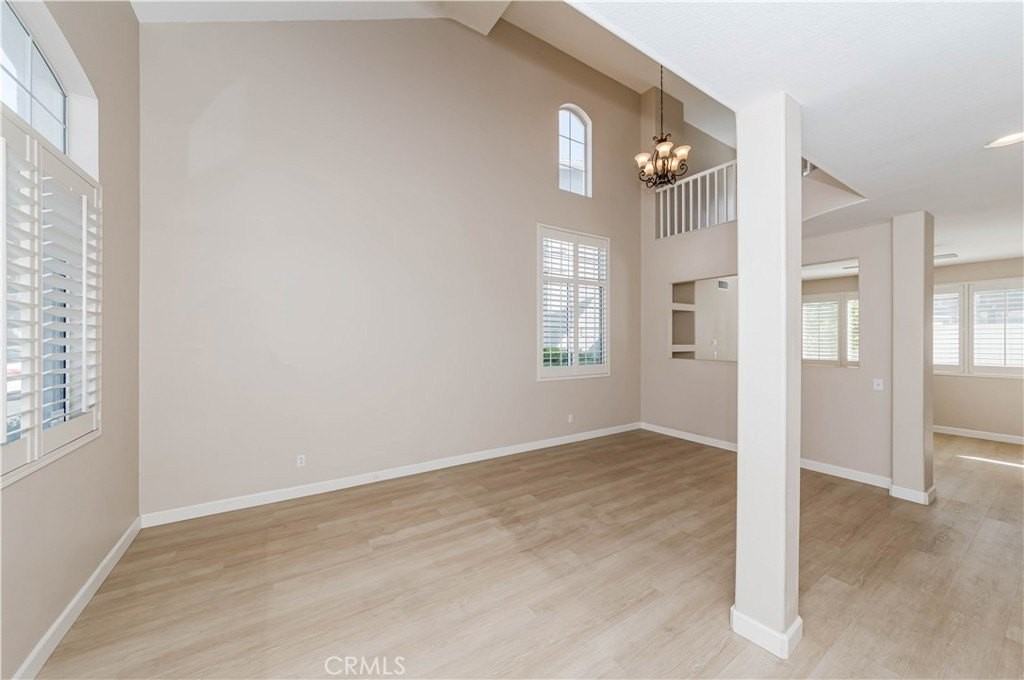 54 Melrose Dr - Photo 4 of 17