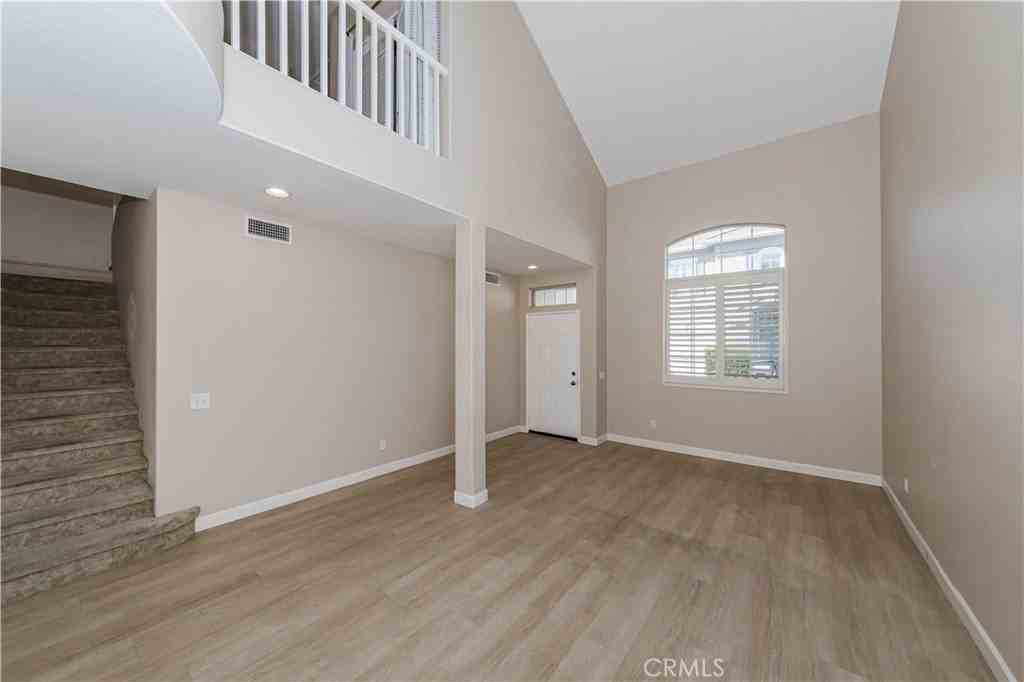 54 Melrose Dr - Photo 5 of 17