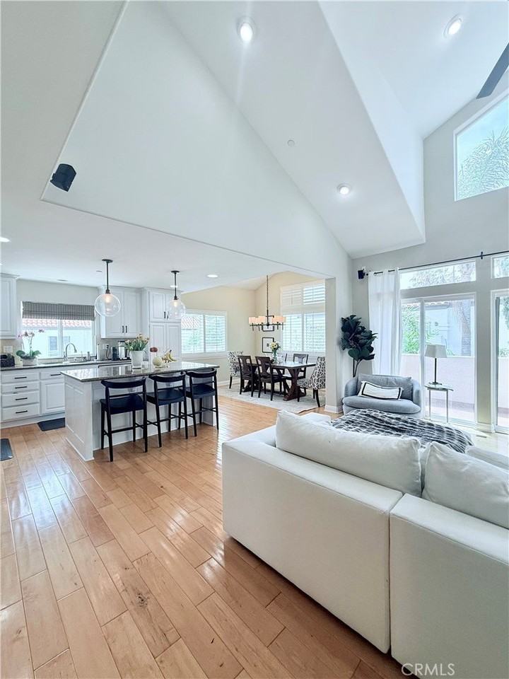 307 N Broadway #B - Photo 5 of 28