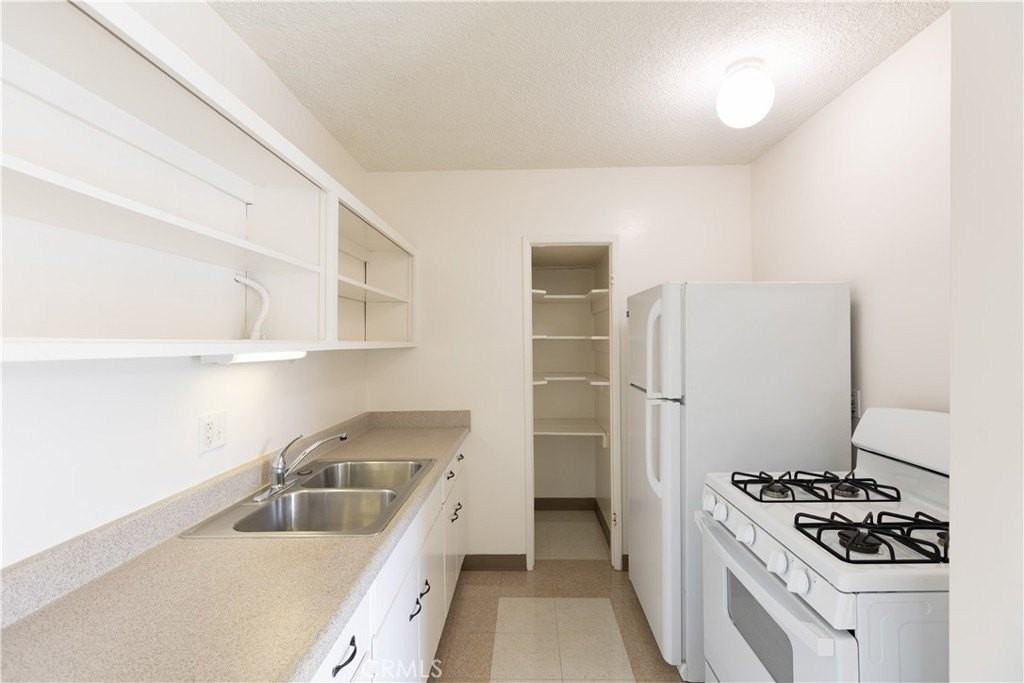 509 Avenue G #1 - Photo 3 of 9