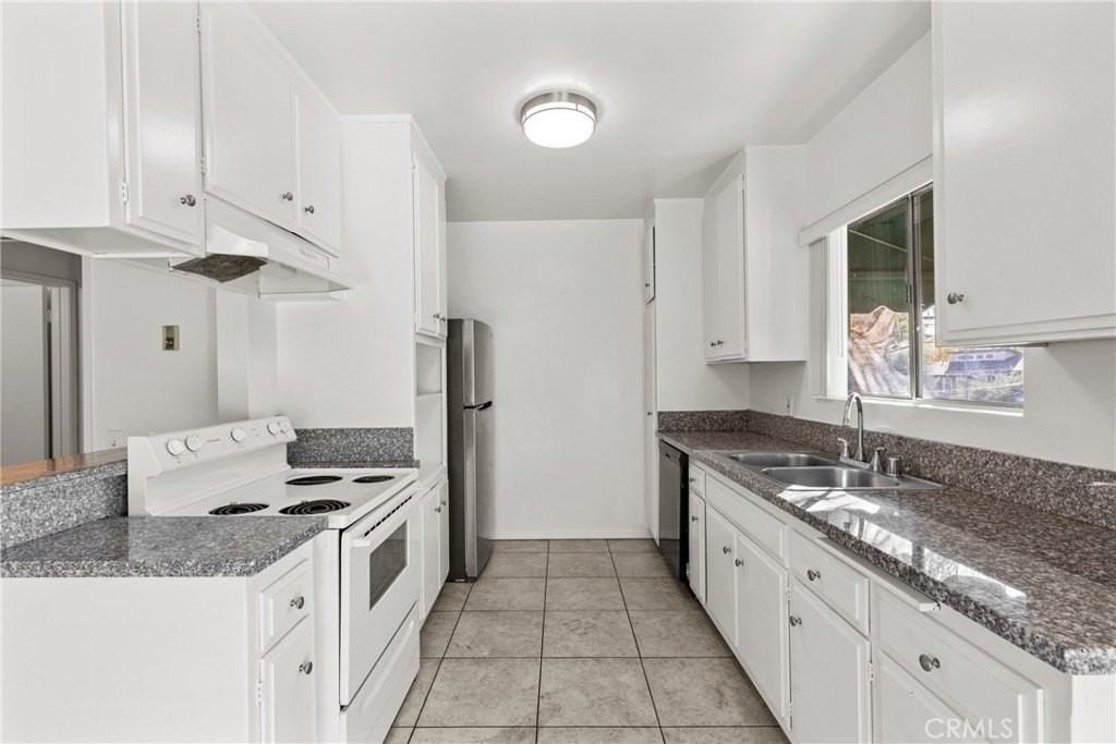 4924 Kester Ave #10 - Photo 5 of 17