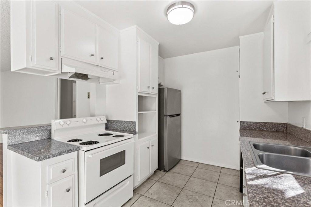 4924 Kester Ave #10 - Photo 6 of 17