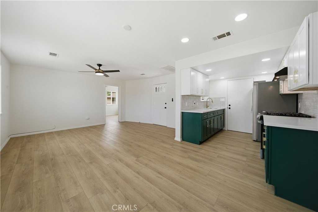 2059 Shasta St - Photo 6 of 28