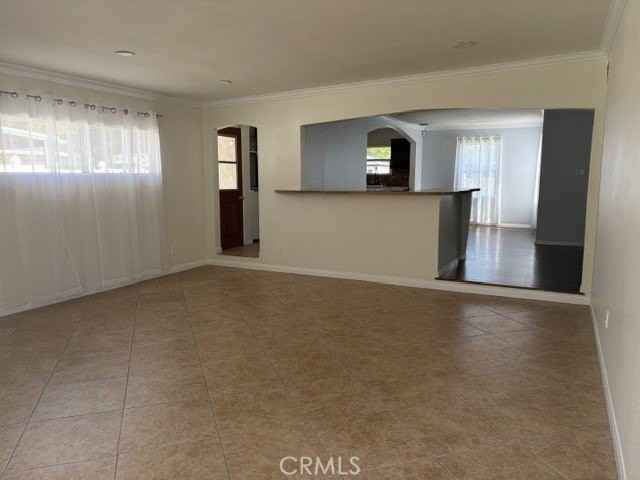 18730 Collins St - Photo 4 of 25