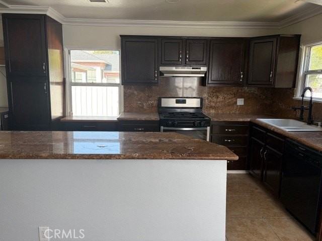 18730 Collins St - Photo 5 of 25