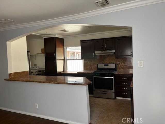 18730 Collins St - Photo 6 of 25