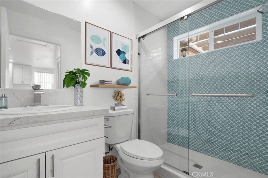 14253 Magnolia Blvd - Photo 2 of 4