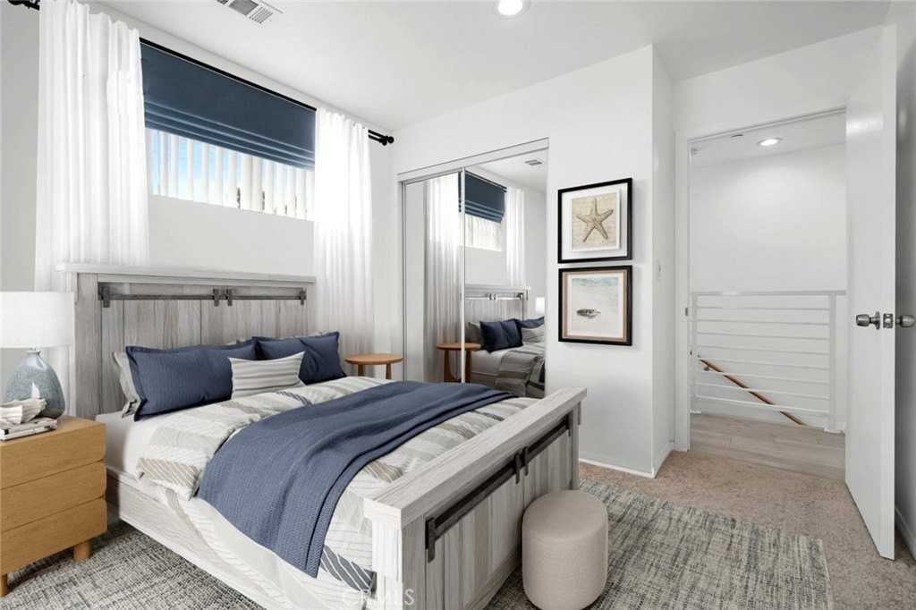 14253 Magnolia Blvd - Photo 3 of 4