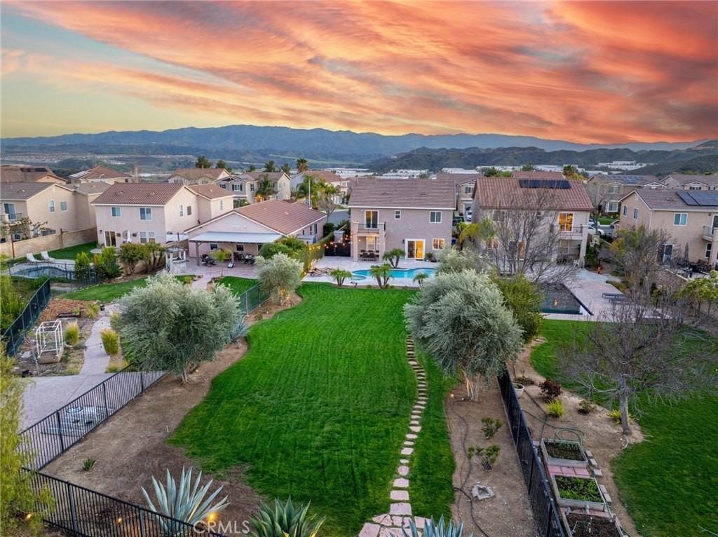 28201 Springvale Ln - Photo 3 of 46