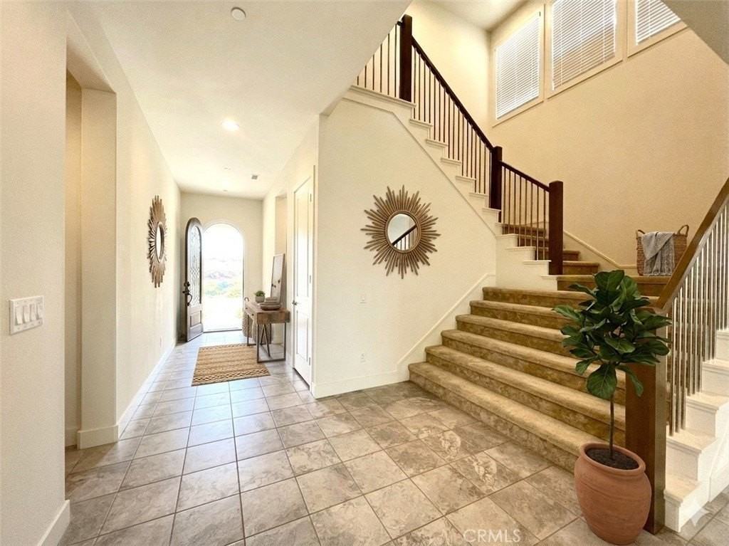 12040 Estrella Pl - Photo 3 of 32