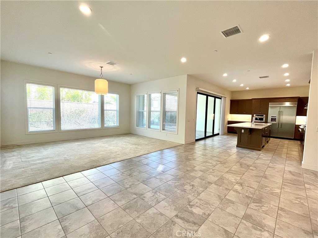 12040 Estrella Pl - Photo 4 of 32