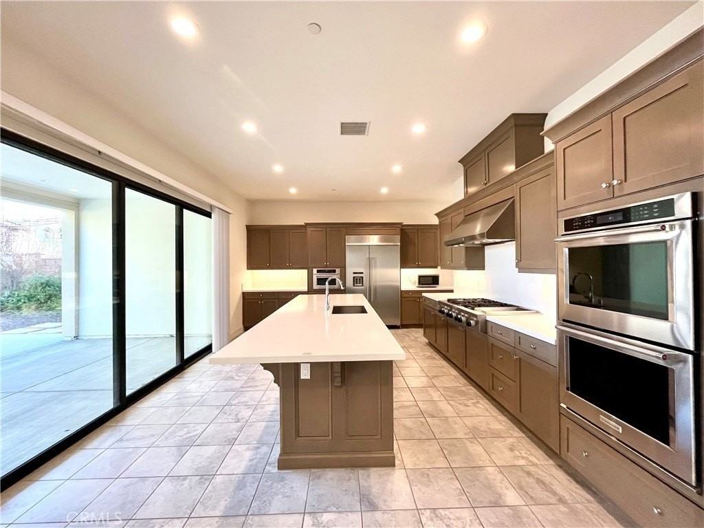 12040 Estrella Pl - Photo 5 of 32