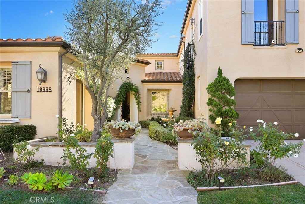 19668 Three Oaks Ln - Photo 3 of 45