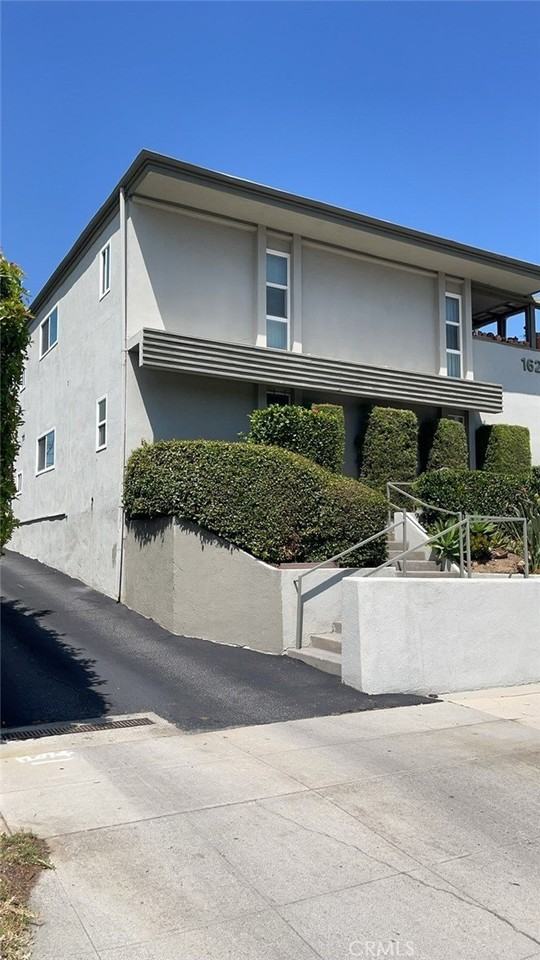 1628 Huntington Dr #1 - Photo 2 of 2