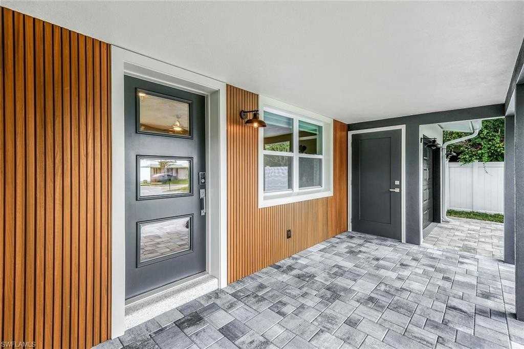 975 22nd Ave N - Photo 3 of 34