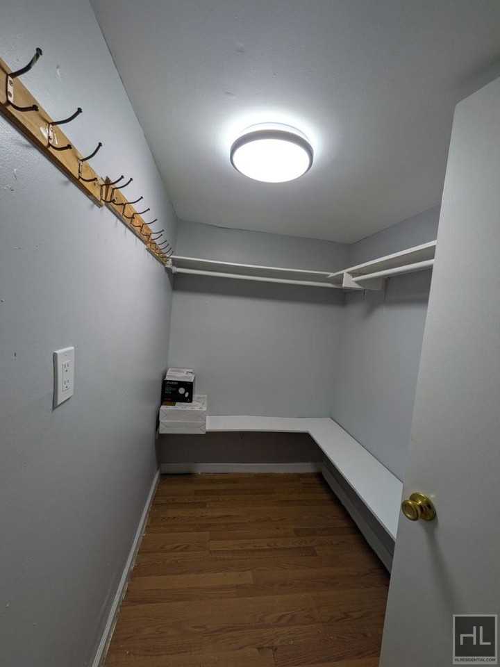 335 Jerome St - Photo 6 of 10