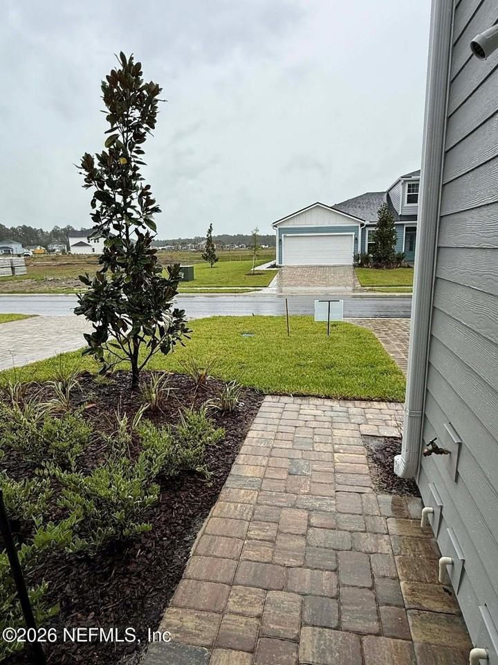 403 Woods Ln - Photo 2 of 16