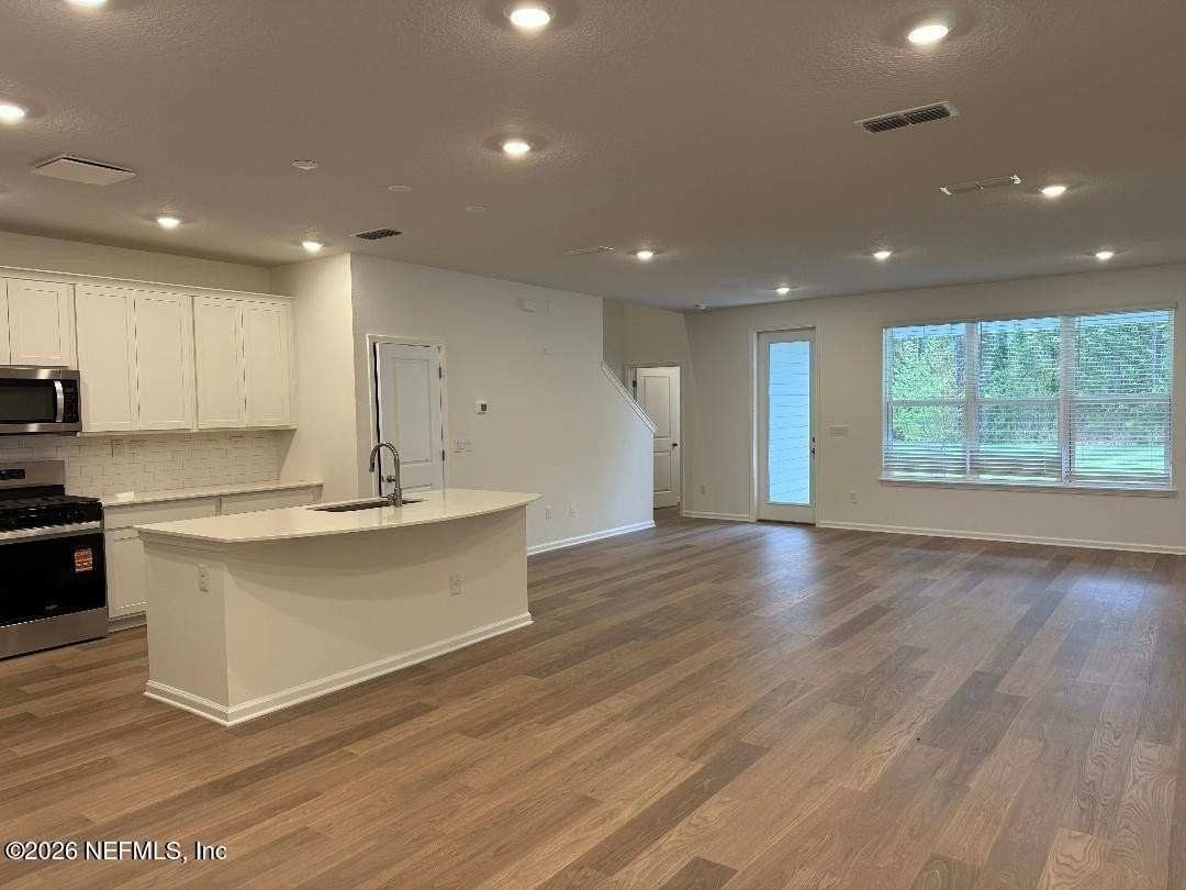 403 Woods Ln - Photo 3 of 16