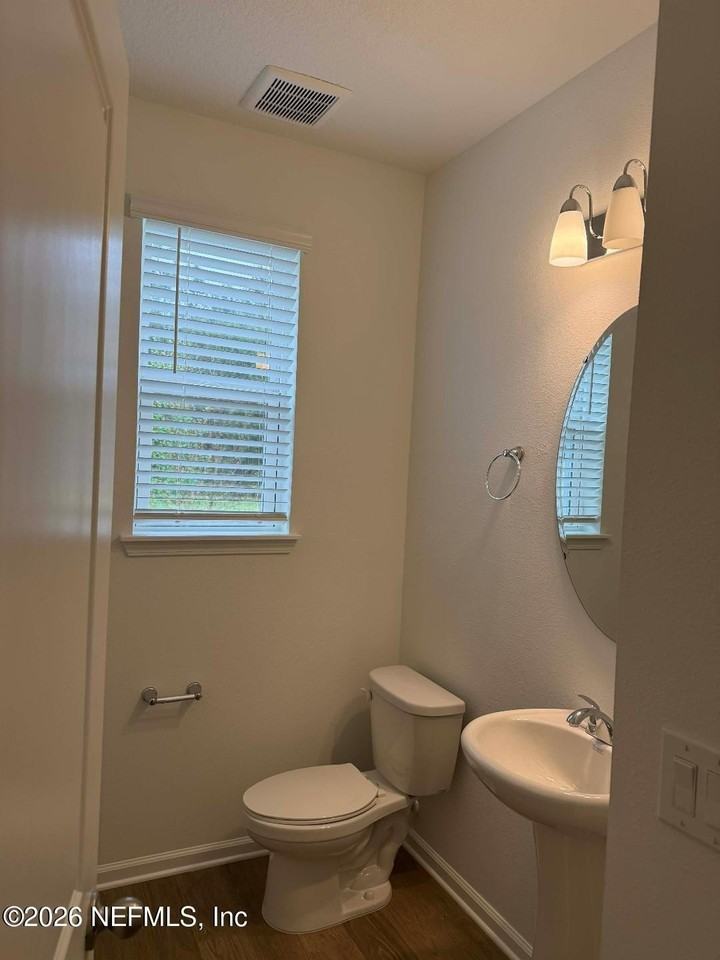 403 Woods Ln - Photo 5 of 16