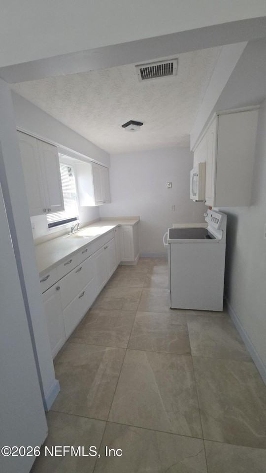 10791 Luana Dr N - Photo 6 of 20