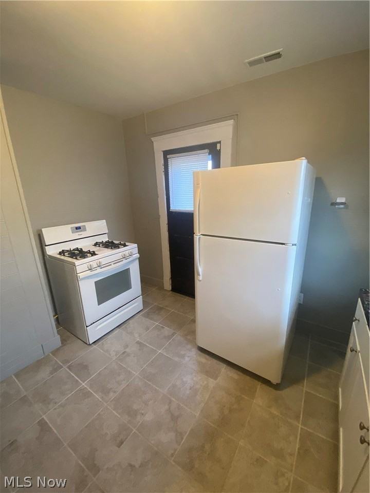 4435 State Rd - Photo 2 of 11