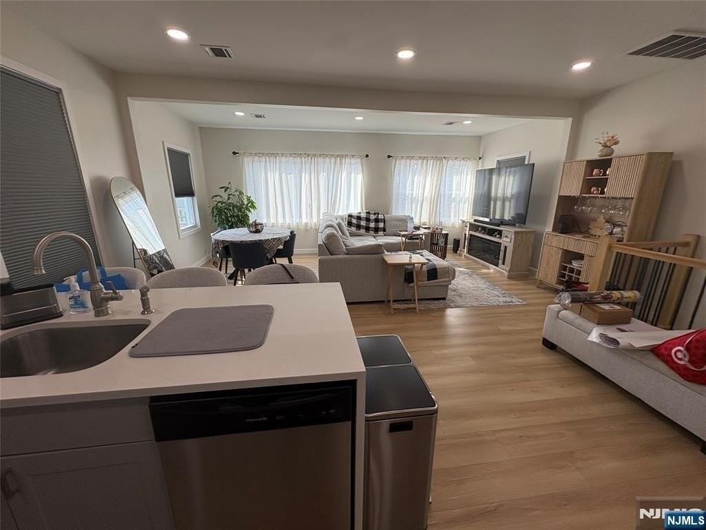 540 Elm St - Photo 3 of 8