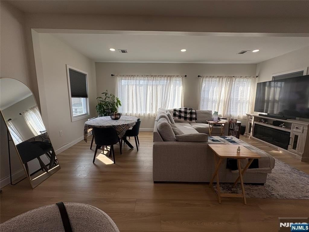 540 Elm St - Photo 5 of 8