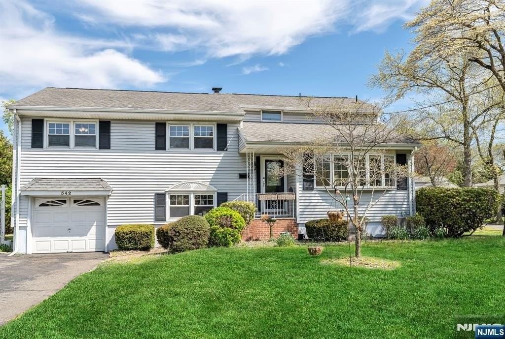 542 Nagle St - Photo 2 of 29