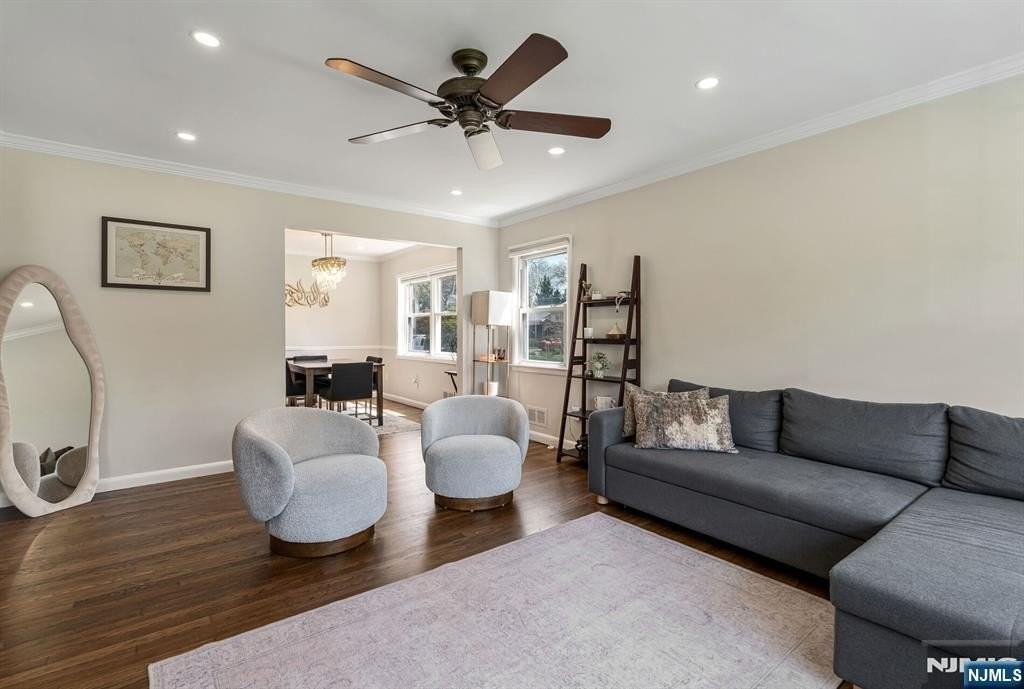 542 Nagle St - Photo 6 of 29