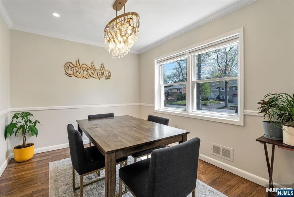 542 Nagle St - Photo 7 of 29