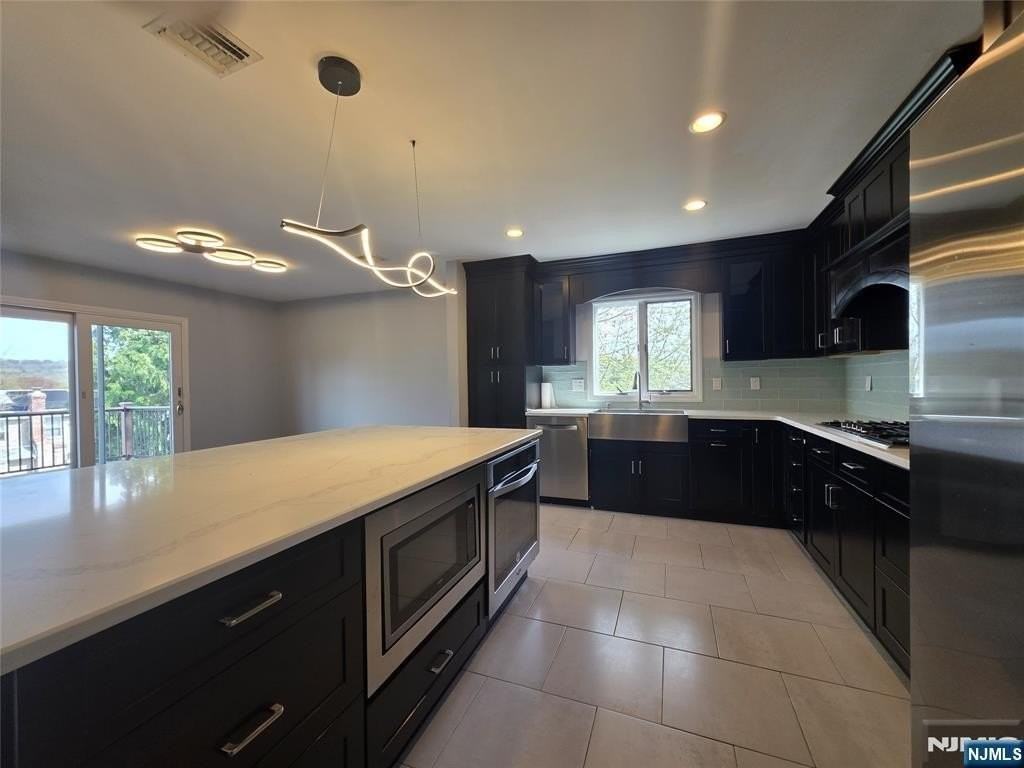 194 8th St - Photo 7 of 34