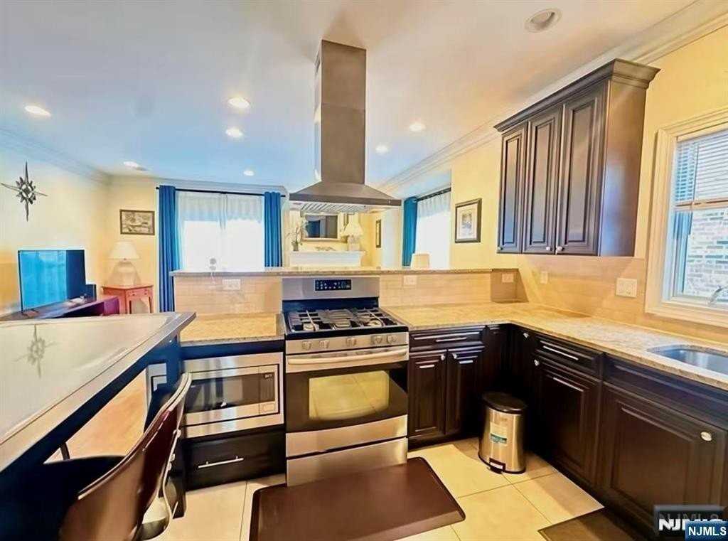 229 E Columbia Ave - Photo 6 of 22