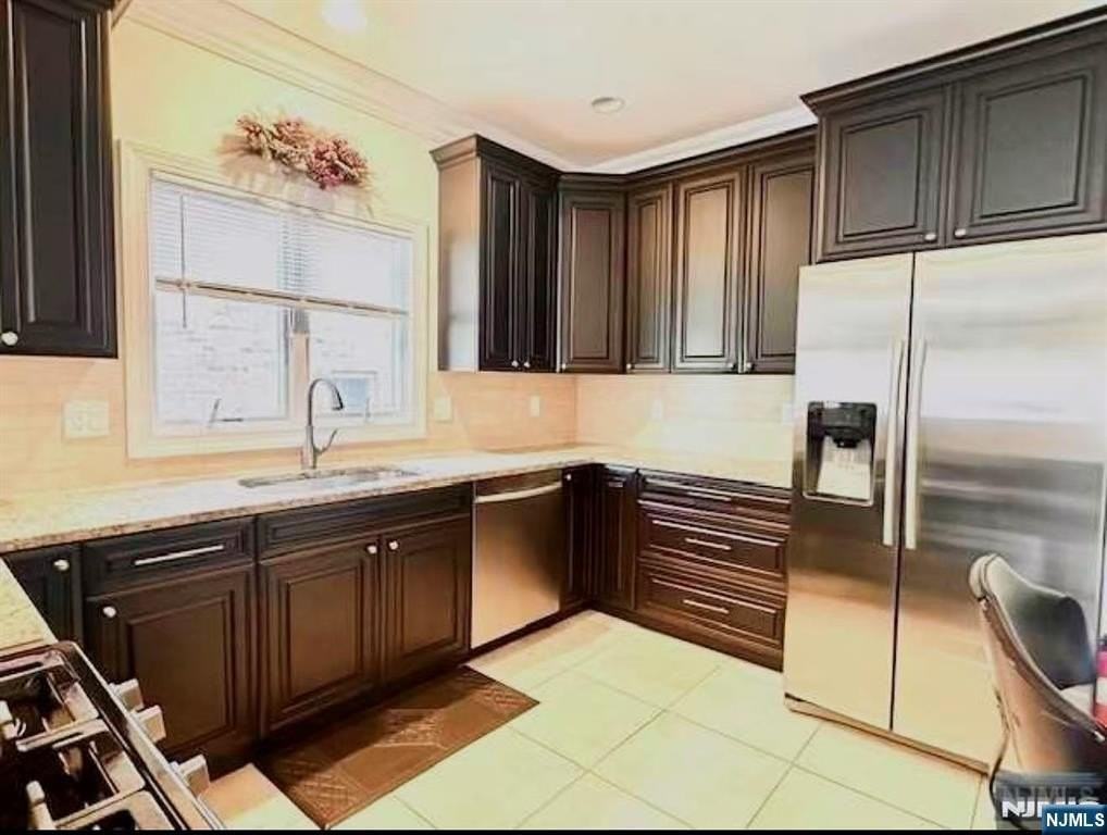 229 E Columbia Ave - Photo 7 of 22