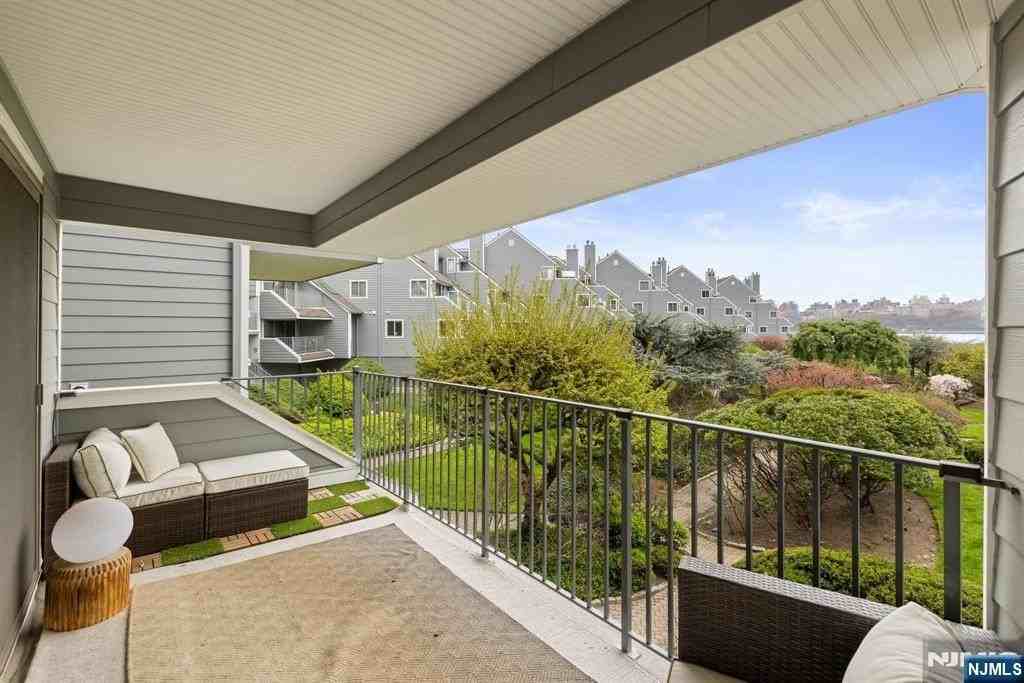 11A Riverview Cir - Photo 3 of 27